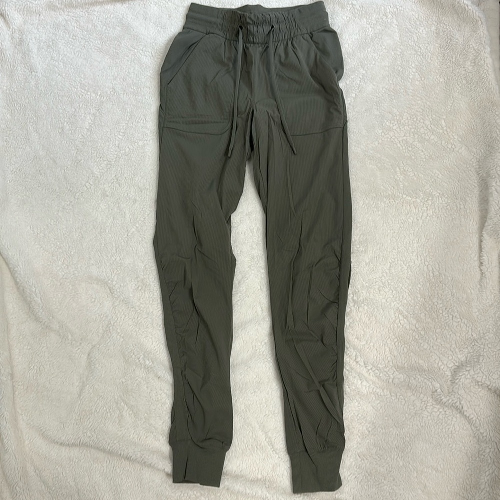 Lululemon- sage green jogger